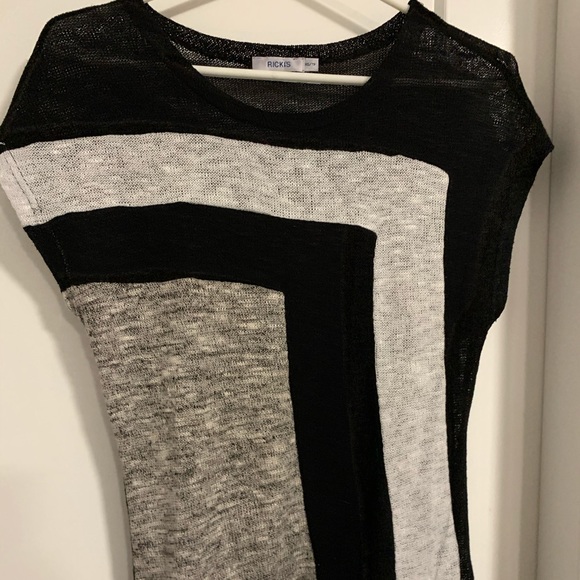 Tops - Picture 6 of 16